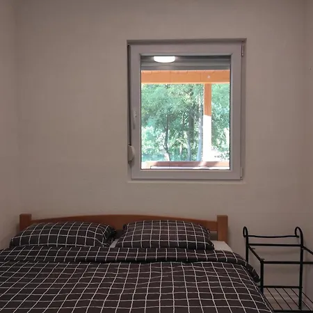 - H Prázdninový dům