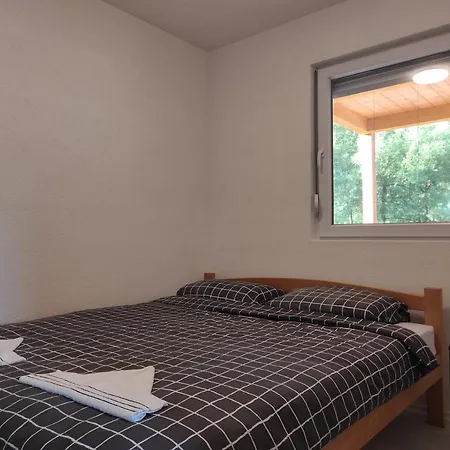 - H * Bosanska Krupa