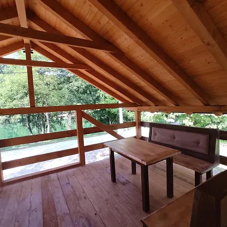 Prázdninový dům - H