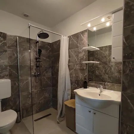 - H Holiday home Bosanska Krupa