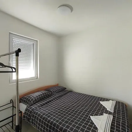 - H Prázdninový dům