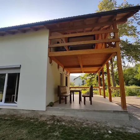 Prázdninový dům - H *