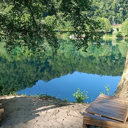 - H Prázdninový dům *