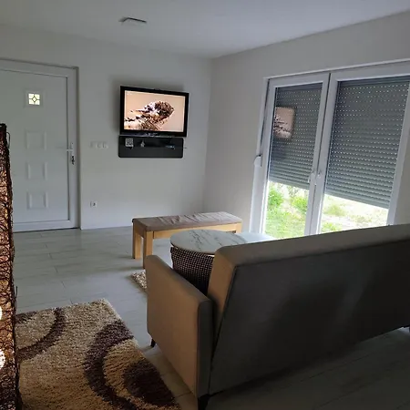 - H Prázdninový dům